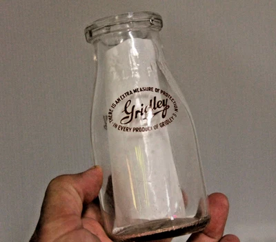 RARO LETRERO DE BOTELLA DE LECHE DE 1/2 PINTA DE VIDRIO PINTADO GRIDLEY AÑOS 50 MILWAUKEE WISCONSIN Foto 1 de 4