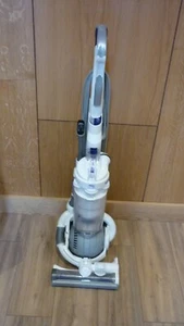 Dyson DC25 Drawing vacuum cleaner, reconditioned 6 months warranty (120) - Picture 1 of 8