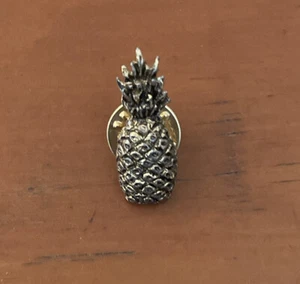 Lapel Pin - pineapple ( Gold Toned) - Picture 1 of 4