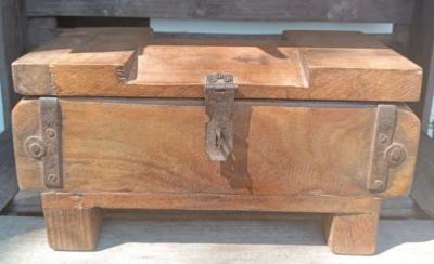 Kiste aus einer alten Ziegelform, Holzbox mit Charme ,   Vintage alt, mit Deckel - Bild 1 von 4