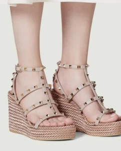 NIB Valentino Garavani Rockstud Espadrille Wedge Sandal Poudre Ankle Strap SZ 39 - Picture 1 of 14