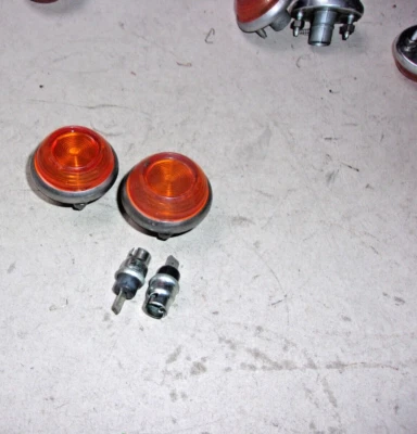 2 X FRECCE LATERALI FIAT 500 C 600 1100 850 LEMA X 4053995 ATTACCO 1 PIN - Immagine 1 di 4