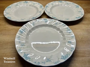 3 JOHNSON BROTHERS VINTAGE CHARM DINNER PLATES 27cm- GREAT CONDITION - Picture 1 of 6