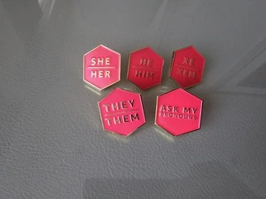 AWS Pin Re: INVENT PRONOUNS Amazon Web Services Pins 2025 5 PINS - Picture 1 of 1