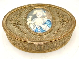 JOYERO BARATIJA DE LATÓN EN RELIEVE FRANCÉS DE COLECCIÓN, PINTURA DE DAMA, TELA, c1910 g - Imagen 1 de 14