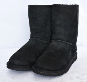 UGG Mujer 5825 Clásico Corto Negro Piel de Oveja Gamuza Invierno Botines Talla 6 - Imagen 1 de 9