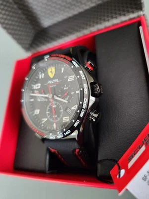 RELOJ HOMBRE ESCUDERIA FERRARI PILOTA EVO PLATA CORREA CUERO NEGRO MULTIFUNCIÓN  Foto 1 de 4