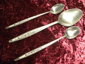 SPRING BOUQUET Large Serving Spoon 2 Iced Tea / Parfait Spoons Stainless Korea - Picture 1 of 2