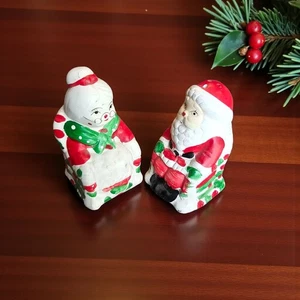 Vintage Seated Santa and Mrs Claus Salt and Pepper Shakers Christmas Taiwan ROC - Picture 1 of 10