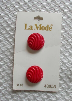 New Vintage La Mode Red Swirl Buttons on Card Shank 3/4" 19mm Made in England - Image 1 of 2