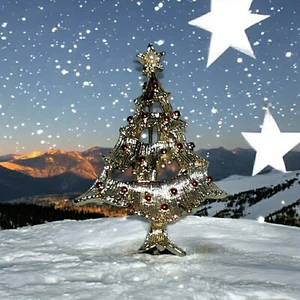 VTG Gerrys Signed Christmas Tree Brooch Gold Tone Red Green Rhinestones Star 2" - Picture 1 of 6