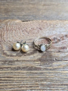 Pendientes de perlas falsas/anillo tono oro con piedras preciosas blancas talla 7,5 - Imagen 1 de 6