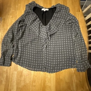 ANN TAYLOR LOFT Bluse SP schwarz Rüschenärmel transparent Boho Landhaus Bauer E452 - Bild 1 von 5