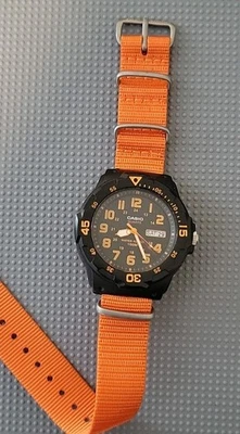 Мужские полевые часы Casio MRW-200H день дата. Новый аккумулятор и ремешок Maratac! - Изображение 1 из 4