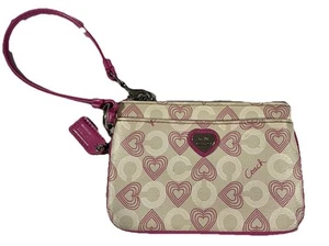 Coach Signature Handgelenktasche aus beschichtetem Canvas mit Herzmuster - Bild 1 von 8