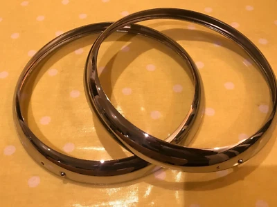 TRIUMPH TR3A TR4A NUEVO FARO CROMADO LLANTAS CLIP EN X 2 (PUBLICACIÓN GRATUITA EN REINO UNIDO) Foto 1 de 3