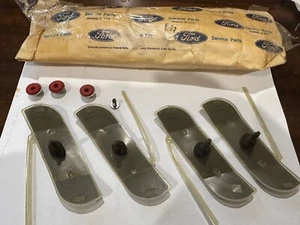 NOS 1967 Ford Galaxie LTD Mounting Clip for C7AZ-6329038-A REAR QUARTER MOLDING - Picture 1 of 3