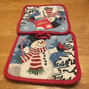 Neu mit Etikett ~ zwei Urlaub/Weihnachten Topflappen ~ Schneemann Zuckerstange 7” x 7” ~ Kardinal - Bild 1 von 5