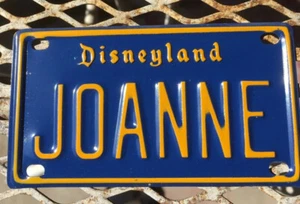 Placa de licencia de bicicleta vintage de metal lata de los años 70 Disneyland - JOANNE - Imagen 1 de 2