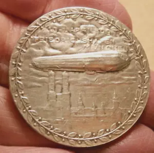 1909 ZEPPELIN FLIGHT TO MUNICH SUPERB GOETZ SILVER MEDAL HARD TO FIND S-1829 - Picture 1 of 3