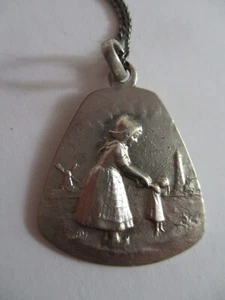 Vintage 800er Silber Anhänger Holländer Mädchen Meisje plastisch mit Kette 835er - Bild 1 von 4