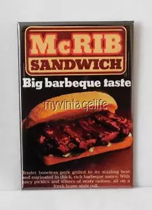Vintage McDONALD'S McRIB SANDWICH 2"" x 3"" Kühlschrank MAGNET Kunst Fast Food Hamburger - Bild 1 von 1