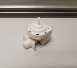 Interruptor de presión para lavadora Whirlpool P/N: E347990, 202470 (usado) - Imagen 1 de 2