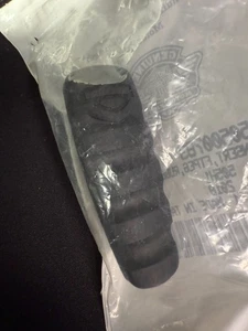 NEW OEM HARLEY-DAVIDSON RUBBER FOOTPEG INSERT 50500783 ^ - Picture 1 of 2