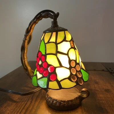 LÁMPARA DE MESA VITRAL ESTILO TIFFANY VINTAGE UVAS LATÓN PROBADO FUNCIONA Foto 1 de 4