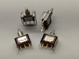 2 piezas. Switch push SPDT On-Mom PC pen 8125 C & K - Imagen 1 de 1