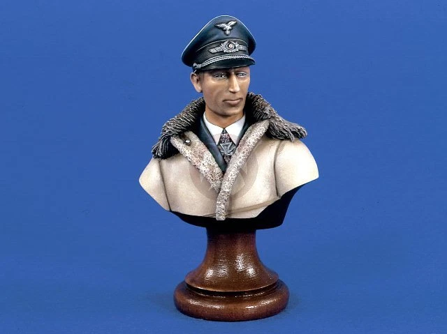 Verlinden 200mm (1/9) Werner Molders German Luftwaffe Fighter Ace WWII Bust 1503 - Image 1 of 1