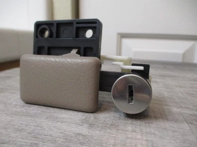 1994-1997 Nissan Hardbody Pickup Pathfinder Altima Glove Box Latch Tan Beige OEM - Image 1 of 4