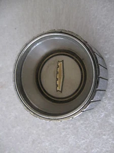 "CHRYSLER  " GOLD CROWN HORN BUTTON  EMBLEM  BADGE SCRIPT TRIM     - Imagen 1 de 3