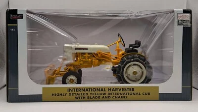 SpecCast Internation Harvester Yellow Cub with Blade and Chains Replica Model — 第 1/4 张图片