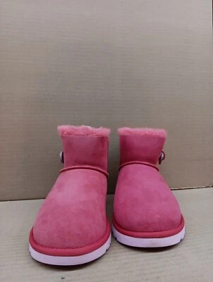 NUEVO EN CAJA UGG AUSTRALIA Mini Bailey Botón Lagarto Bota Estilo 1000788y, Rosa Foto 1 de 4