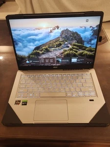 Laptop - Picture 1 of 10