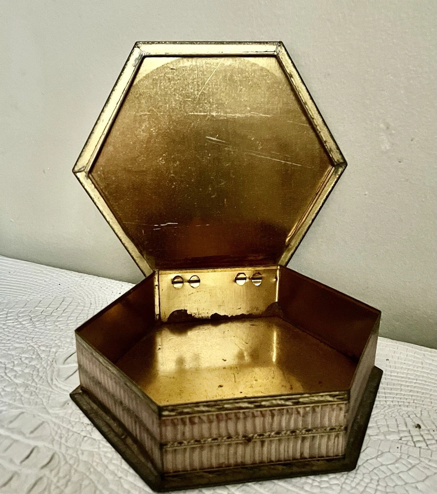 Antiga caixa de tampa articulada Tendeco hexagonal lata de ervas daninhas década de 1920 tom dourado rosa - Imagem 1 de 4