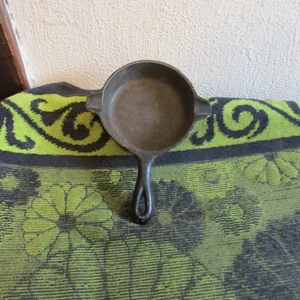 Vintage Wagner Ware Mini Cast Iron Skillet, Ashtray, Utensil Holder. 1050B - Picture 1 of 3