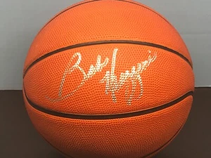 BOB HUGGINS FIRMATO NCAA BASKET WEST VIRGINIA ALPINISTI 900 VITTORIE JSA CERT - Foto 1 di 4