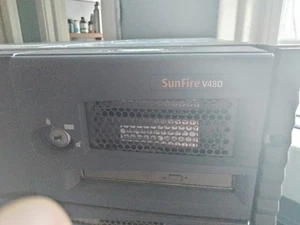 Sun  V480 Server  - Picture 1 of 4