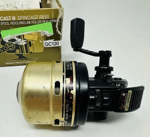 Carrete Spincast de metal Daiwa Goldcast III GC120 de colección (Japón) - Imagen 1 de 6