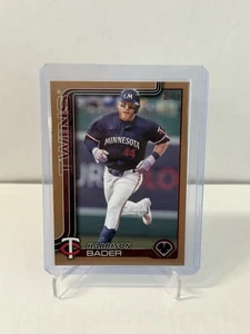 2025 Topps Serie 2 - Harrison Bader #356 Oro 0066/2025 - Imagen 1 de 2