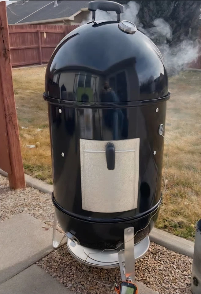 Weber 18" Smokey Mountain Cooker Grill - Ahumador redondo al aire libre Foto 1 de 1