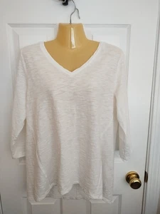 Chico's Women's White V-Neck "The Ultimate Tee" T-Shirt - Size Medium - Picture 1 of 3