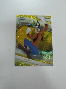 2025 Topps Chrome Disney YELLOW MINI DIAMONDS Refractor GOOFY Karte #32 Mint - Bild 1 von 2