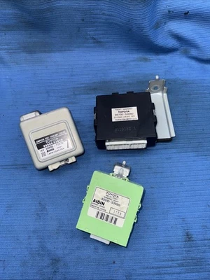 Комплект модулей реле 01–05 Lexus IS300 от оригинального производителя выравнивание противоугонных ходовых фар - Изображение 1 из 4