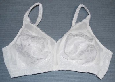 NEW PLAYTEX WHITE SATIN DECORATED WIRELESS FULL BRA 40 B - Image 1 of 3
