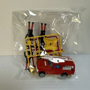 Vintage Majorette Range Rover Fire Truck Play set with Figures - Picture 1 of 5