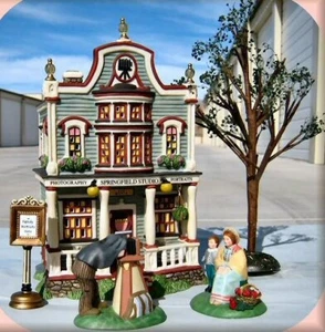 NEW VINTAGE DEPT. 56 NEW ENGLAND VILLAGE SPRINGFIELD STUDIOS GIFT SET #56634 - Picture 1 of 9