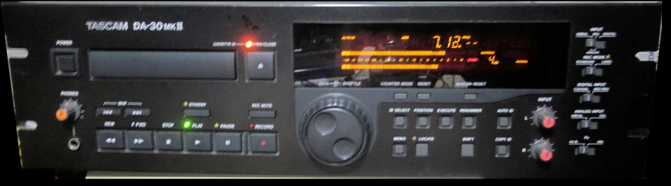 Grabadora DAT digital profesional Tascam DA-30II totalmente reparada. Foto 1 de 1